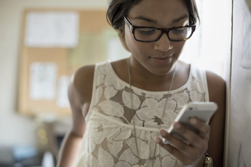 IBD patient tracks her biologic treatment schedule using the Oshi app