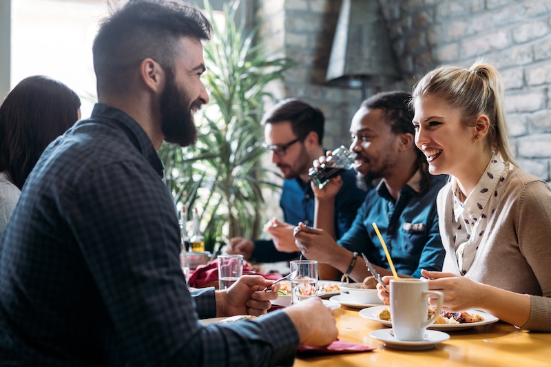 dining out with IBD, group of friends enjoy a meal together